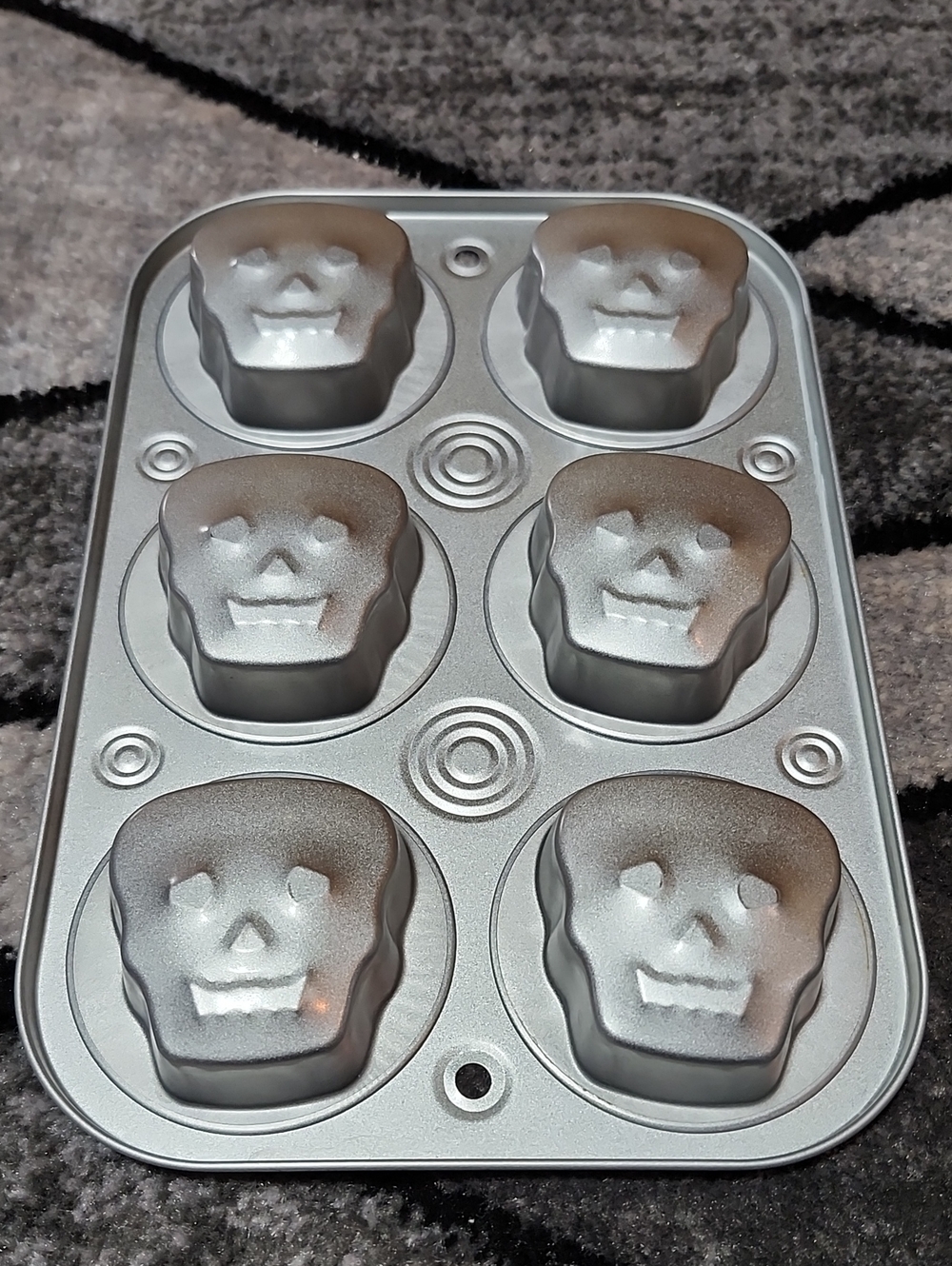 COOKING CONCEPTS HALLOWEEN SUGAR SKULL ALUMINUM BAKING PAN